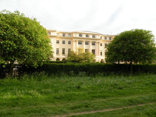  bel immeuble donnant sur Regent's Park